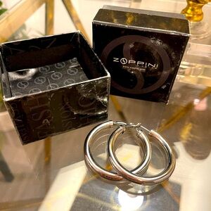 Zøppini Firenze loop earring in stainless steel material.